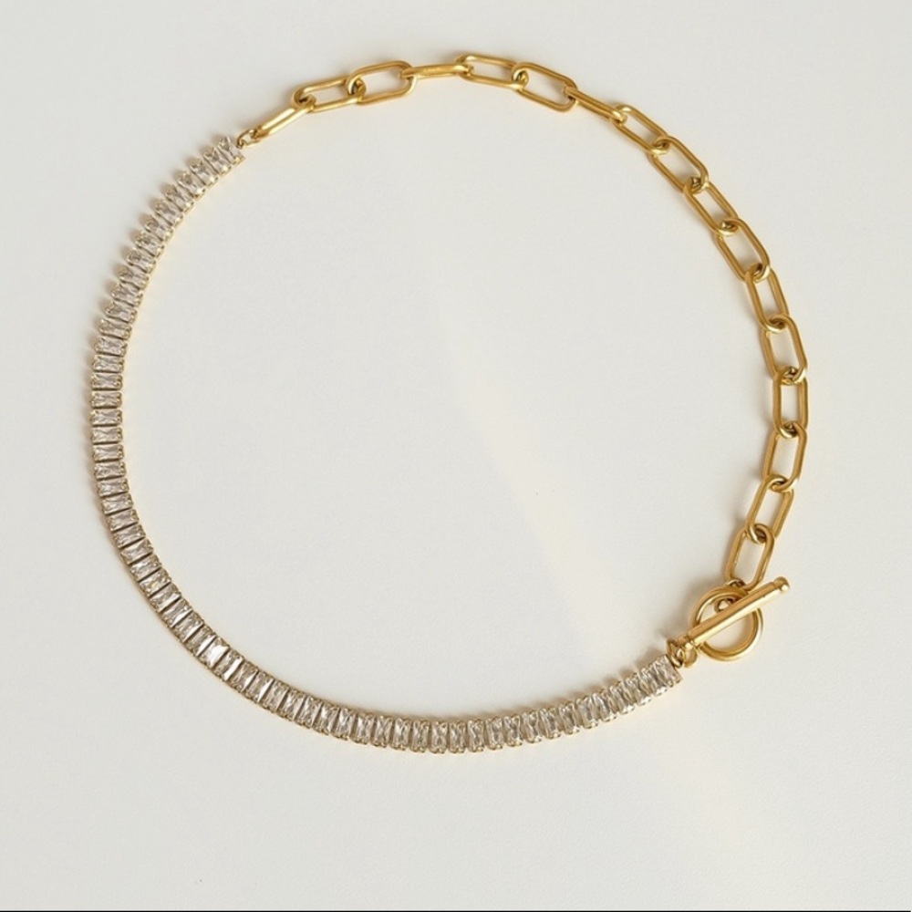 Eternity Toggle Zirconia Choker Necklace | Gold Plated Stainless Steel - Picture 3 of 5